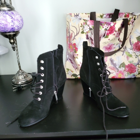 NWOB suede booties - Picture 2 of 4